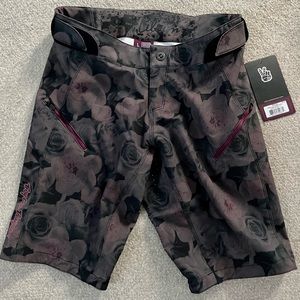 Troy Lee Designs Lilium mountain bike shorts